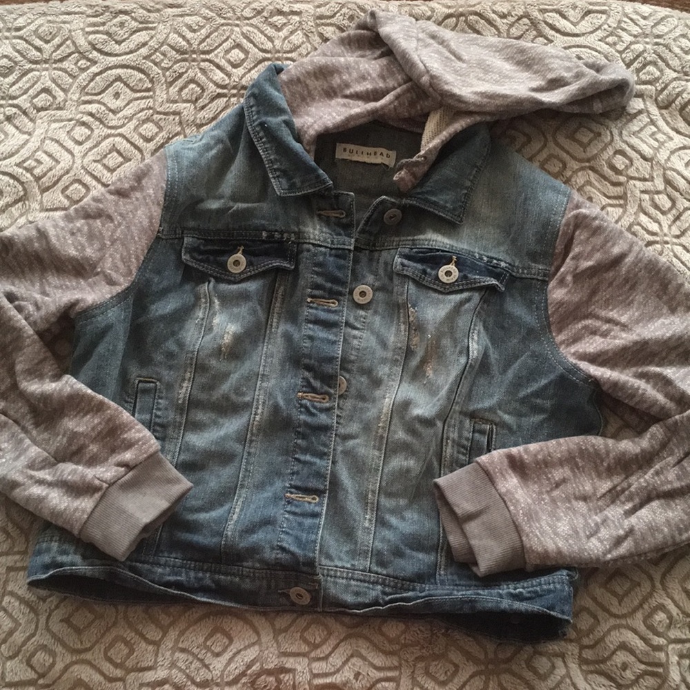 Bullhead denim Co Jean jacket with hoodie. NWOT.